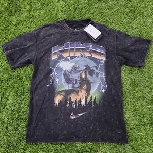 Nike Wolf Moon Graphic T-Shirt Men’s M Black Loose Fit IF0457-010